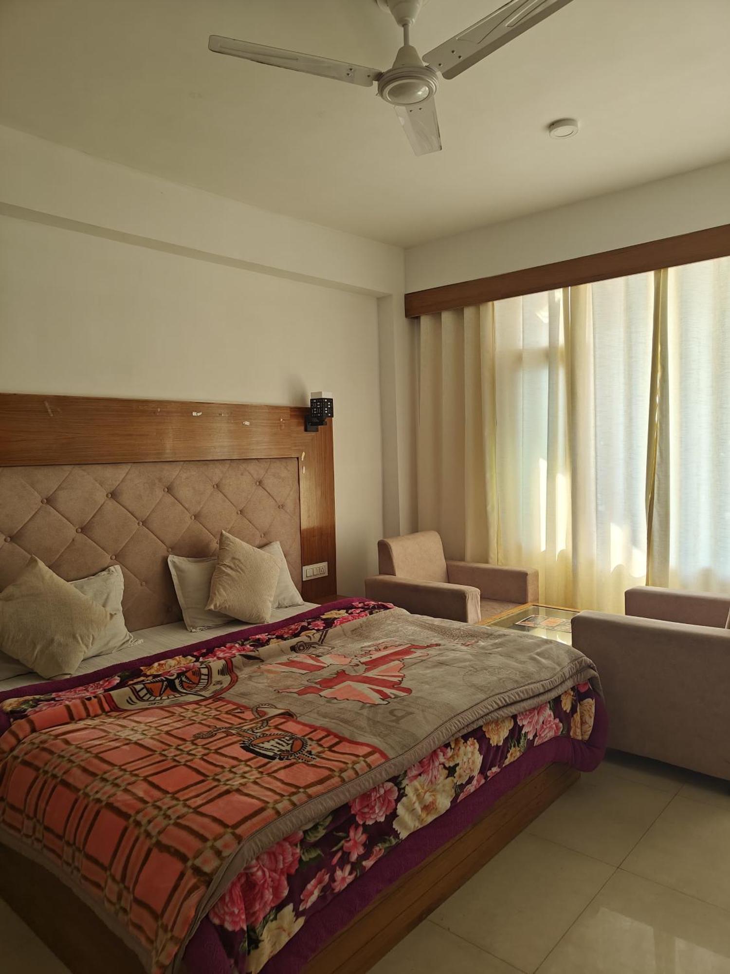 Santosh Cafe & Rooms Амритсар Екстериор снимка